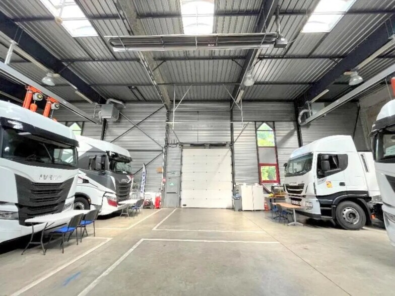 Flex in Élancourt for lease - Building Photo - Image 3 of 14