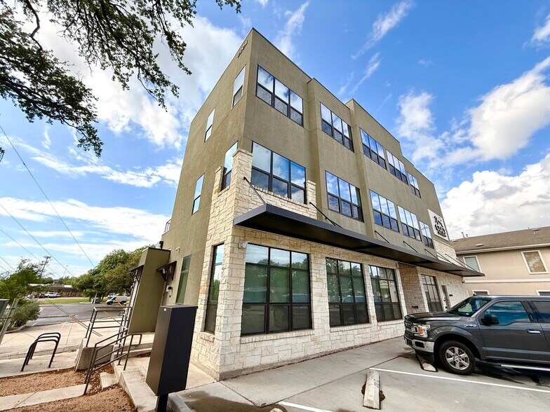 2204 Western Trails Blvd, Austin, TX à vendre - Photo du bâtiment - Image 3 de 21