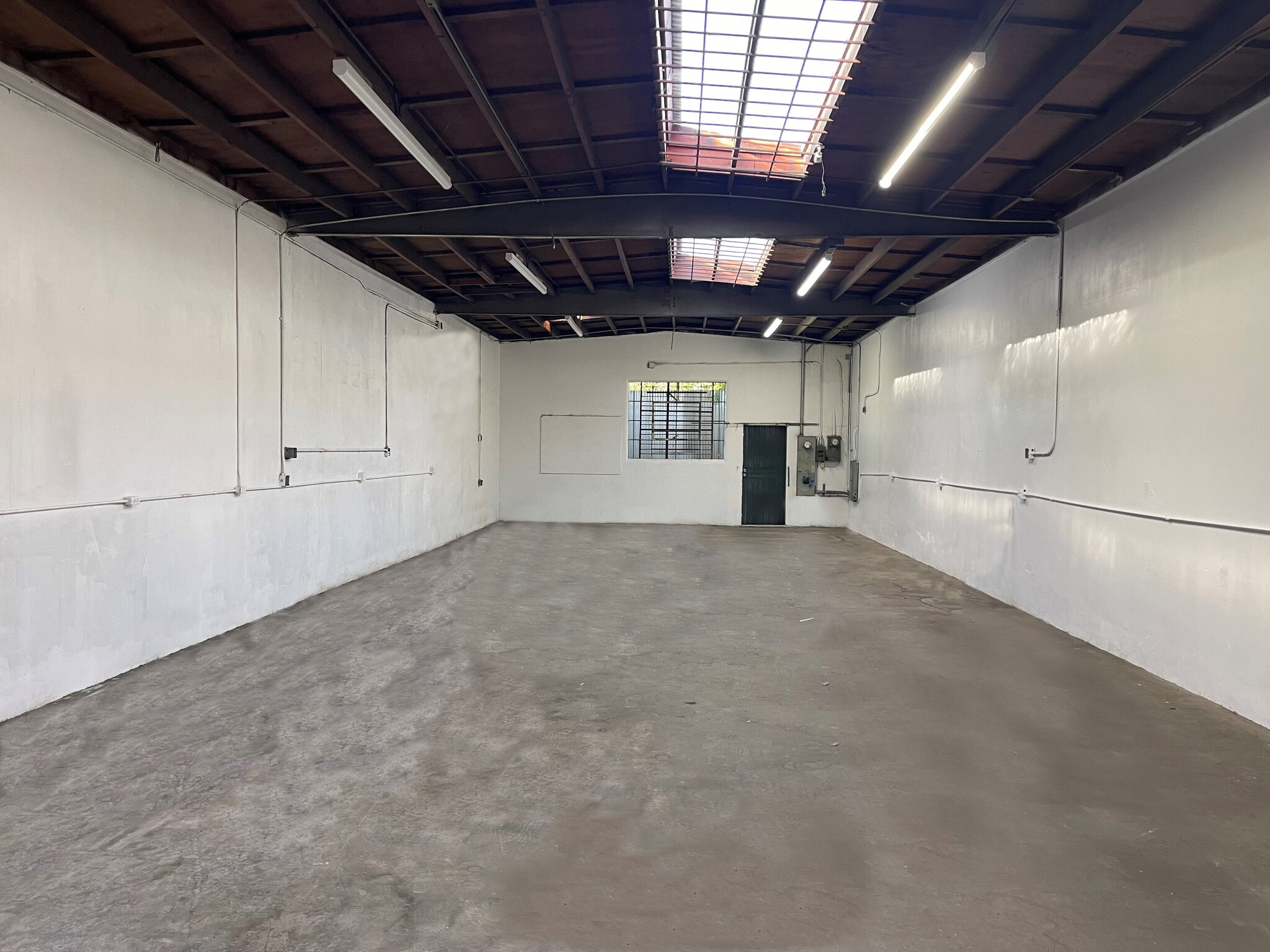 2931 E Imperial Hwy, Lynwood, CA for lease Primary Photo- Image 1 of 2