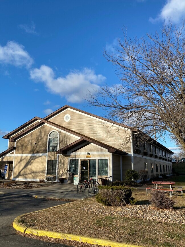 More details for 232 Withers Harbor Dr, Red Wing, MN - Hospitality for Sale