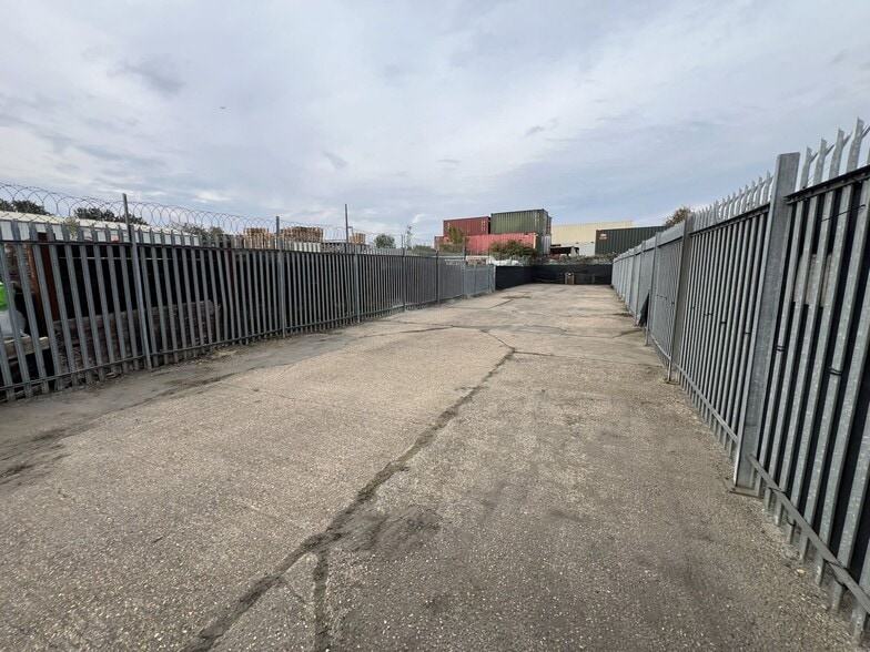 Askew Farm Ln, Grays for lease - Primary Photo - Image 1 of 3