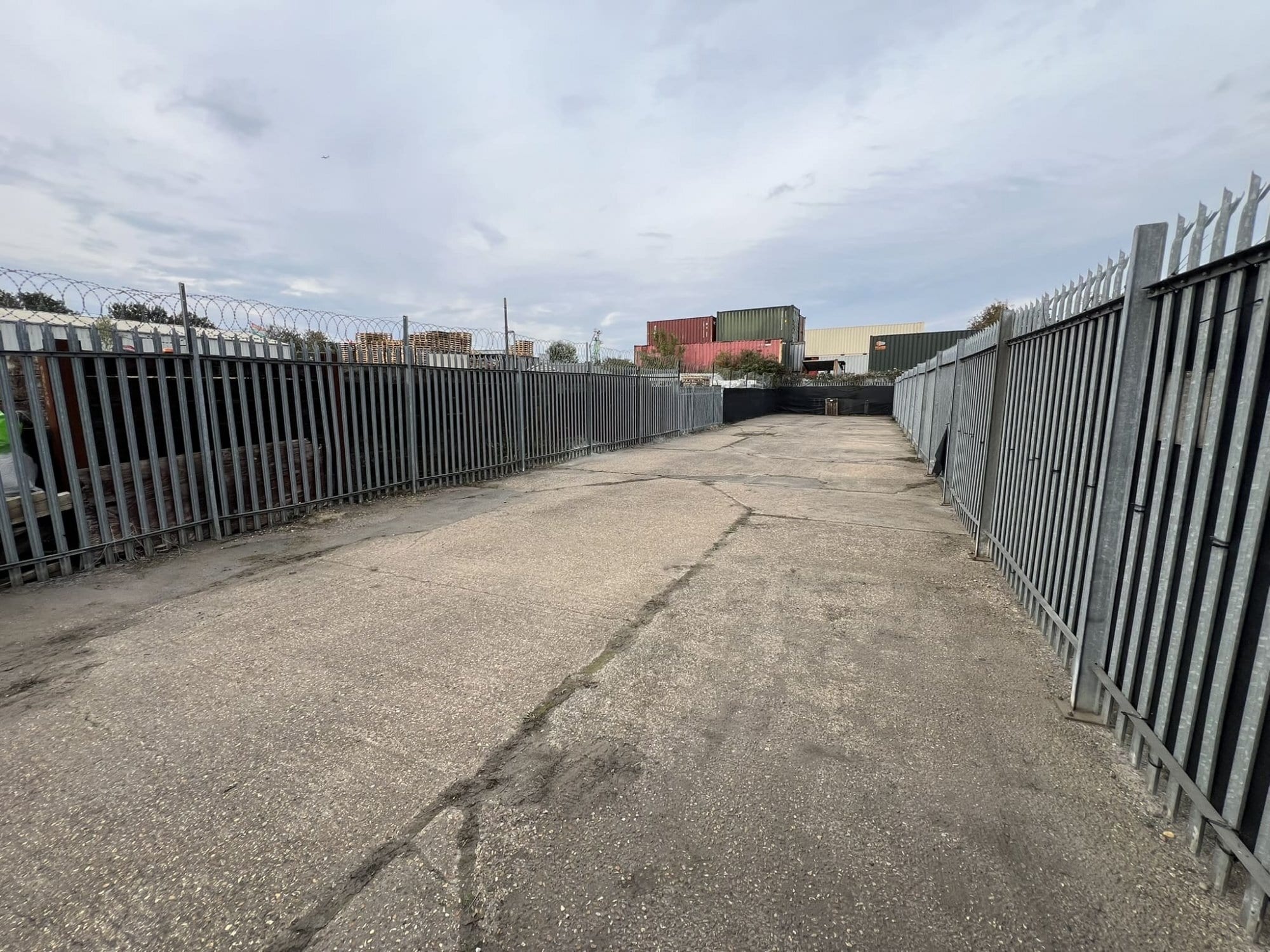 Askew Farm Ln, Grays for lease Primary Photo- Image 1 of 4