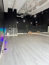 645-710 W Hallandale Beach Blvd, Hallandale, FL à louer Photo intérieure- Image 2 de 3