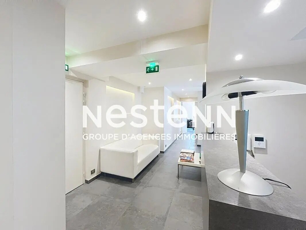 Office in Bron for sale Lobby- Image 1 of 11