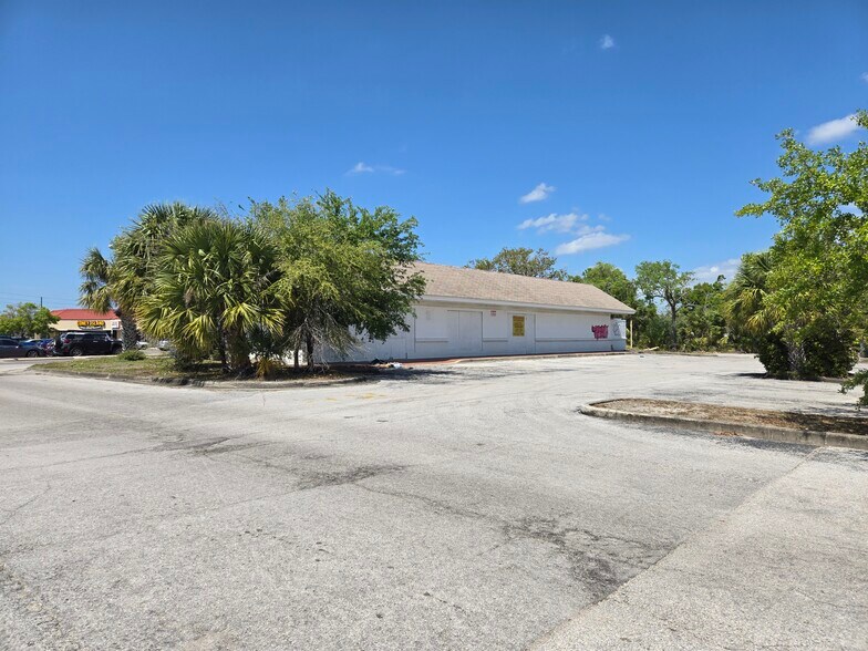 7695 Ulmerton Rd, Largo, FL à louer - Photo du bâtiment - Image 2 de 13
