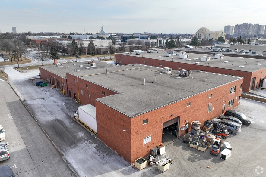 250 Ferrier St, Markham, ON à vendre - Photo du bâtiment - Image 3 de 4