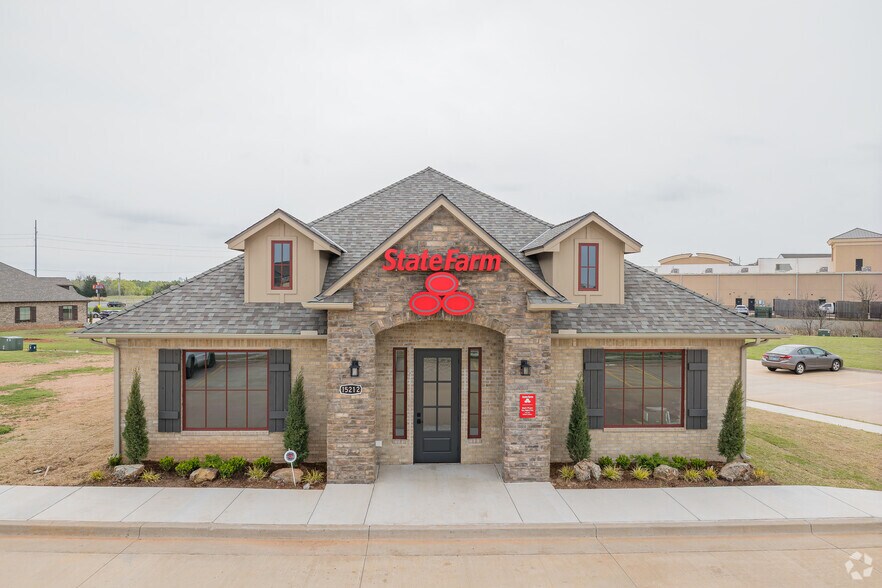 15224 Lleytons Ct, Oklahoma City, OK à vendre - Photo du bâtiment - Image 2 de 21