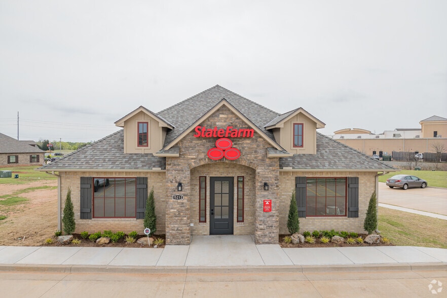 15224 Lleytons Ct, Oklahoma City, OK à vendre - Photo du bâtiment - Image 2 de 21