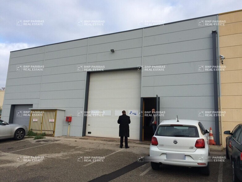 Office in Vitrolles for lease - Building Photo - Image 1 of 6