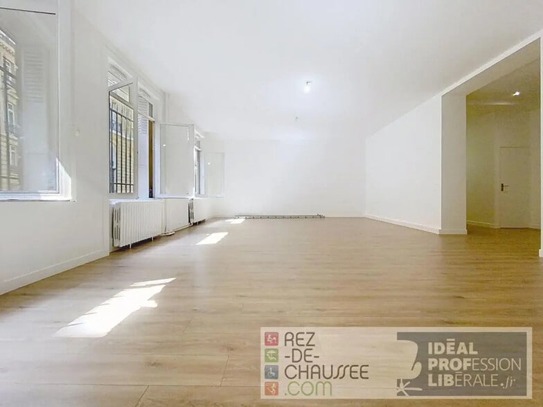 Office in Paris for sale - Interior Photo - Image 2 of 7