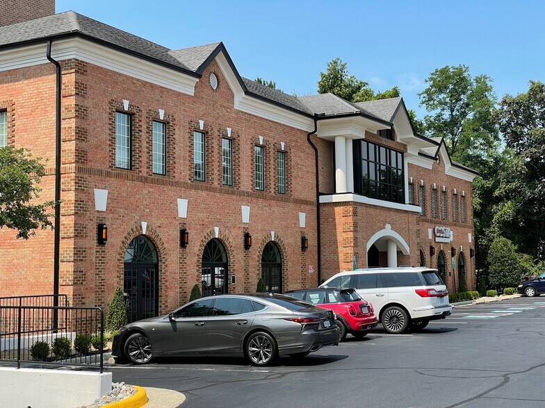 10135 Colvin Run Rd, Great Falls, VA à louer - Photo du bâtiment - Image 3 de 7