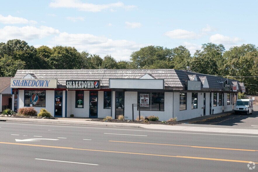 646 Medford Ave (Rt 112), NY portefeuille de 2 propriétés à vendre sur LoopNet.ca - Photo du bâtiment - Image 2 de 21