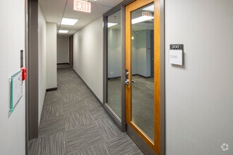 100 York Blvd, Richmond Hill, ON for lease Interior Photo- Image 2 of 9