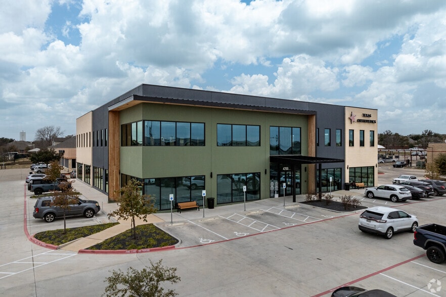 4700 Campus Village Dr, Round Rock, TX for lease - Building Photo - Image 2 of 18