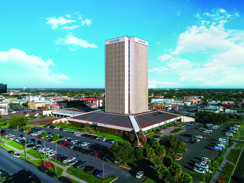 200 S 10th St, McAllen, TX à louer - Photo du bâtiment - Image 1 de 22