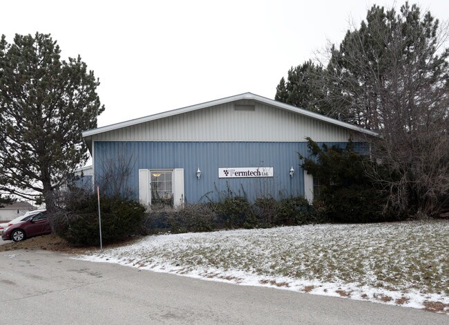 Plus de détails pour 65 Howard Pl, Kitchener, ON - Industriel à vendre