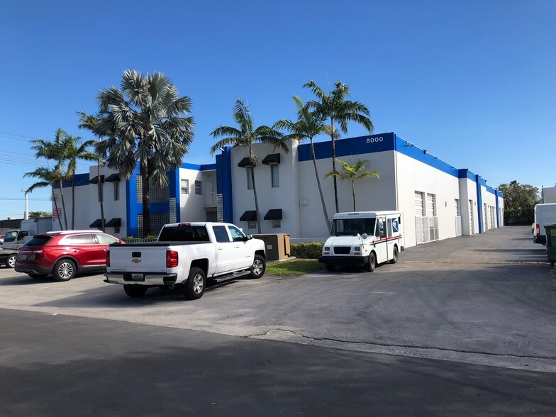 8000 NW 31st St, Miami, FL à louer - Photo du bâtiment - Image 2 de 6