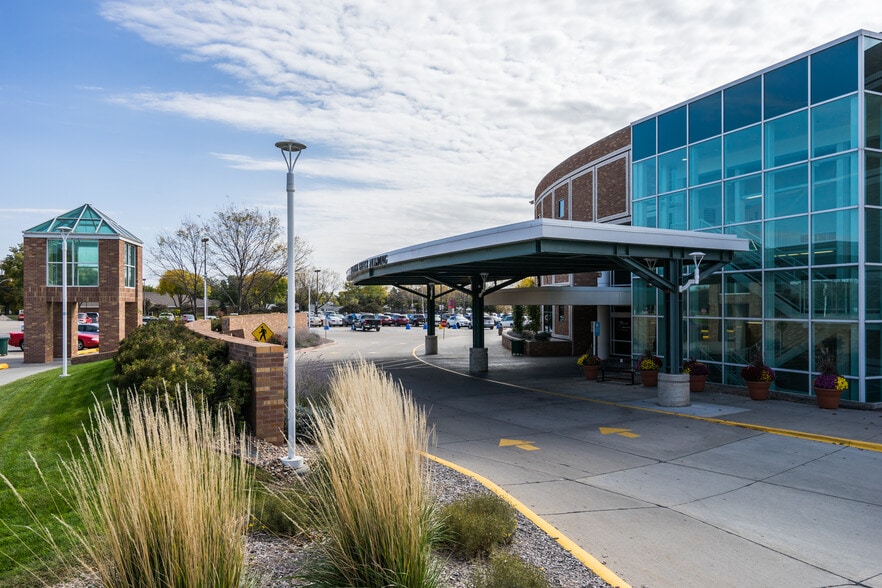 3219 Central Ave, Kearney, NE for lease - Building Photo - Image 3 of 3