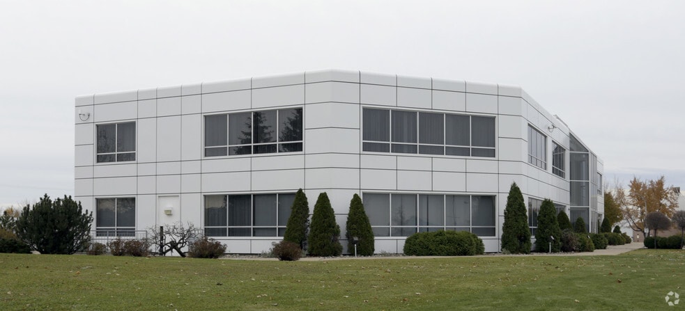 1250 Rue Marie-Victorin, St-Bruno-de-Montarville, QC à vendre - Photo principale - Image 1 de 38