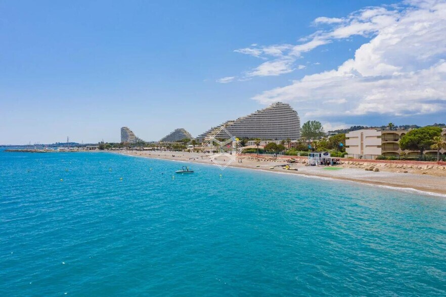 Retail in Villeneuve-Loubet for sale - Aerial - Image 3 of 3