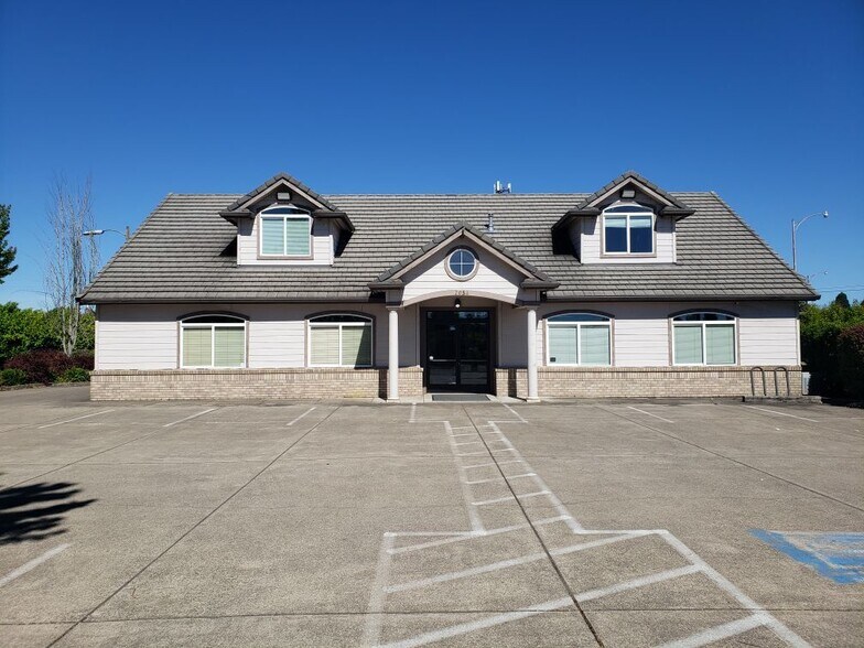 2053 Laura St, Springfield, OR à louer - Photo du bâtiment - Image 1 de 8