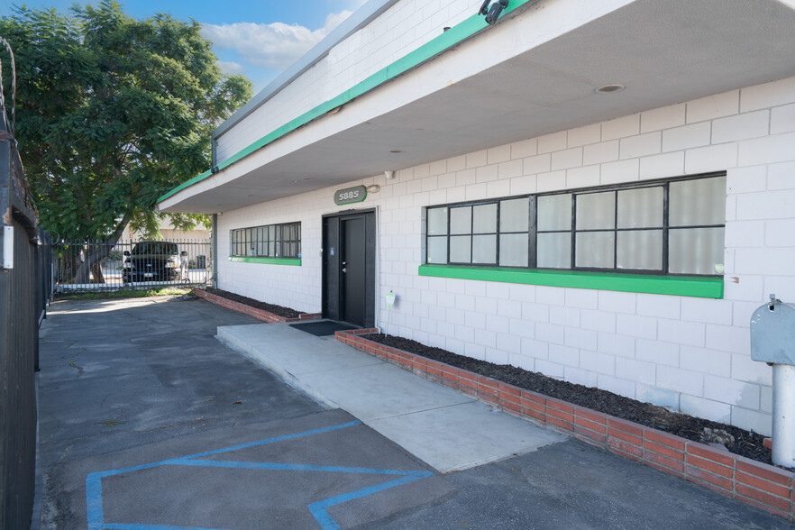 5885 N Paramount Blvd, Long Beach, CA for sale - Building Photo - Image 2 of 15