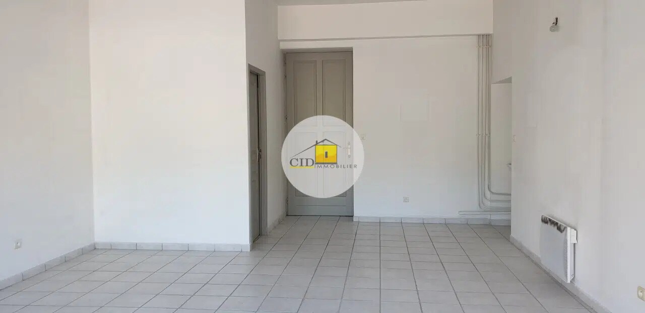 Retail in Sainte-Foy-lès-Lyon for lease Interior Photo- Image 1 of 4