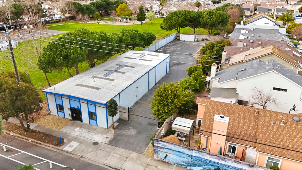 593 Industrial Pky, Hayward, CA à vendre - Photo du bâtiment - Image 3 de 22