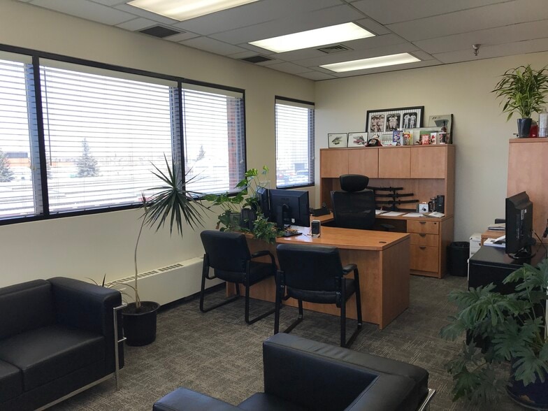 221 18th St SE, Calgary, AB for lease - Interior Photo - Image 3 of 19