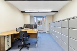 More details for 4 College St, Petersfield - Retail for Sale