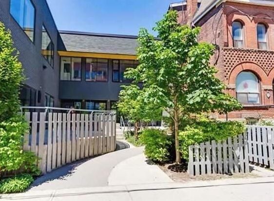 374-376 Bathurst St, Toronto, ON for sale Primary Photo- Image 1 of 1