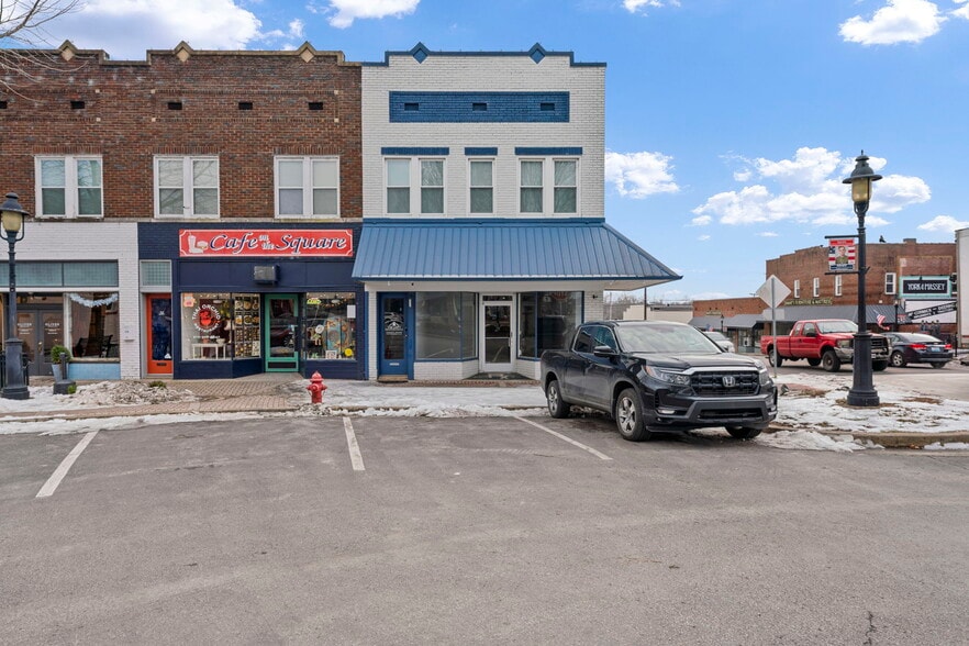 106 Public Sq, Scottsville, KY for lease - Building Photo - Image 2 of 17