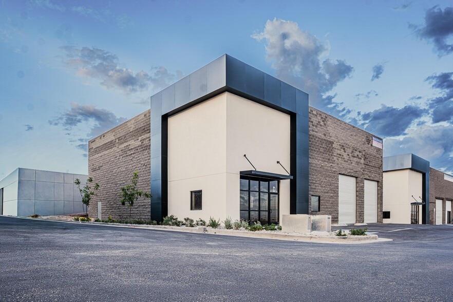 1345 N Zaragoza Rd, El Paso, TX for lease - Building Photo - Image 1 of 11