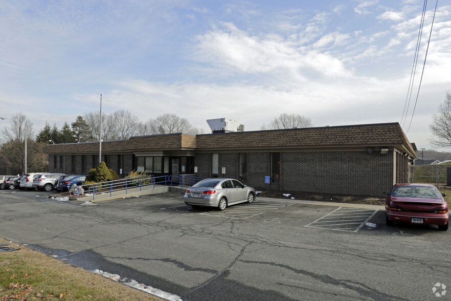 750 Bridgeport Ave, Shelton, CT for lease - Primary Photo - Image 1 of 3