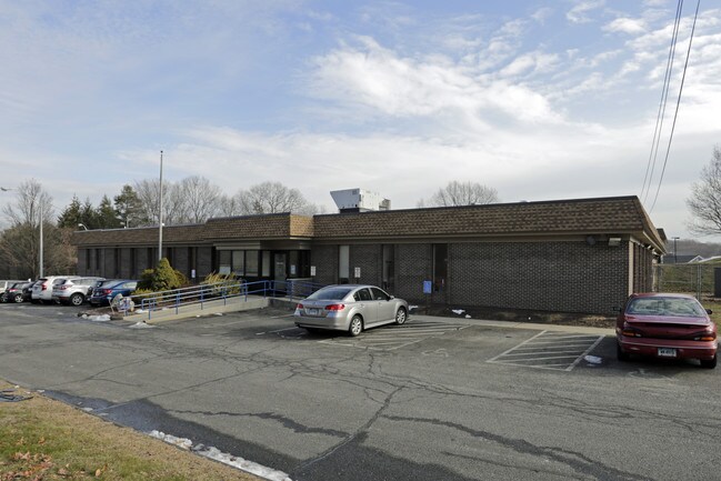 Plus de détails pour 750 Bridgeport Ave, Shelton, CT - Industriel à louer