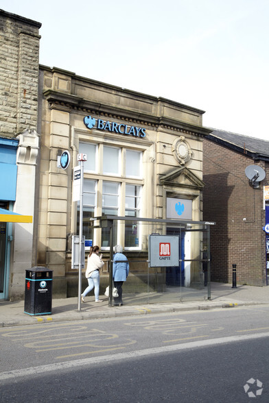 26 Market St, Oldham for lease - Primary Photo - Image 1 of 12