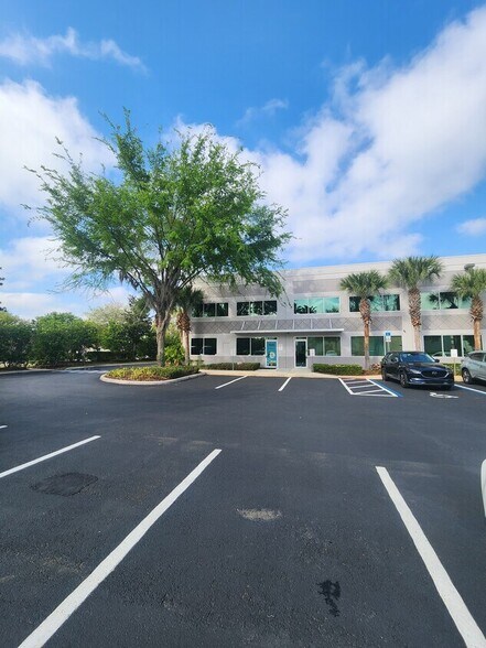 6457 Hazeltine National Dr, Orlando, FL à vendre - Photo intérieure - Image 2 de 98