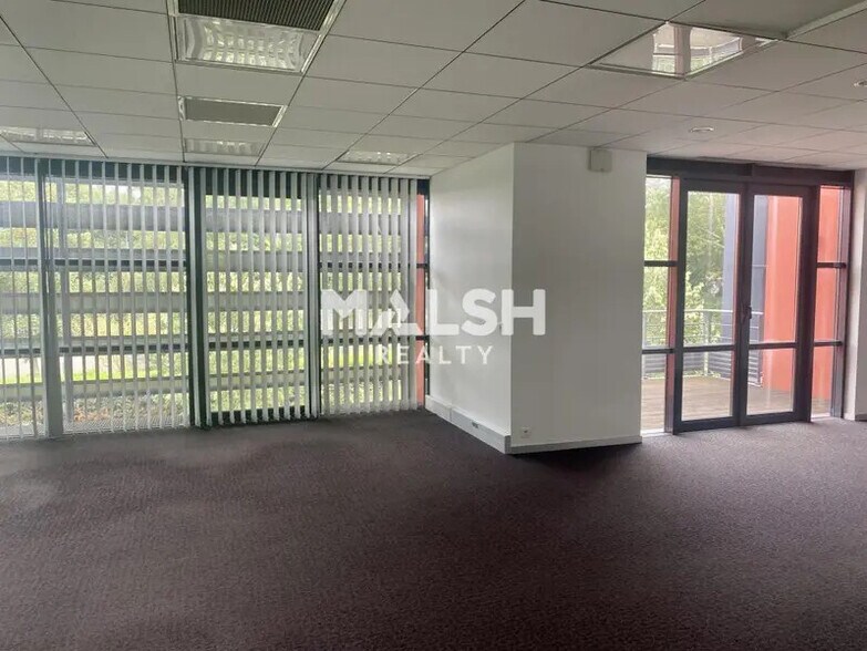 Office in Caluire-et-Cuire for lease - Building Photo - Image 3 of 13