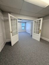 47-61 Langley Rd, Newton, MA à louer Photo intérieure- Image 2 de 3