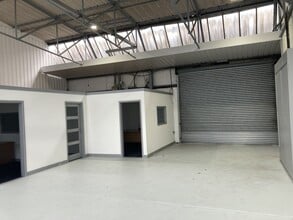 Unit 15a & 15b, M54 Space Centre, Halesfield 8, Madeley for lease Interior Photo- Image 2 of 6