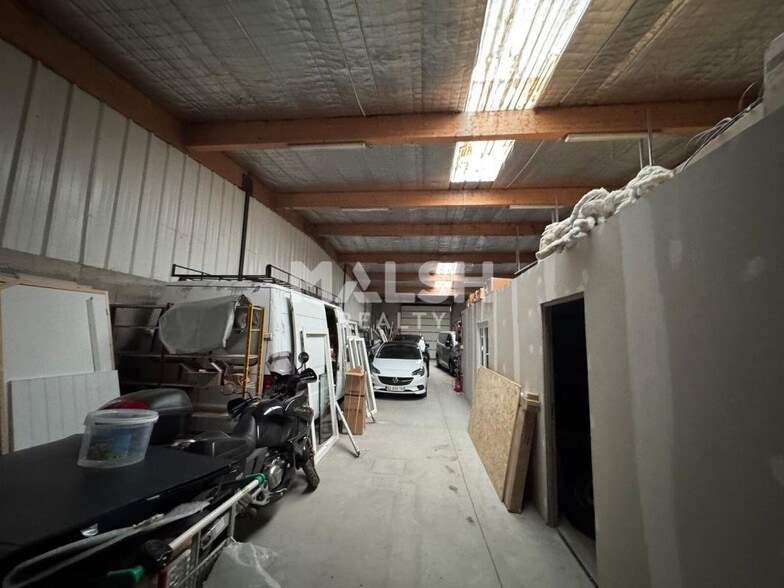 Flex in Roche-la-Molière for lease - Interior Photo - Image 1 of 6