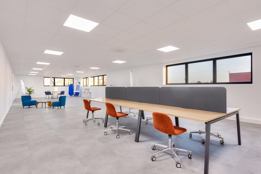 Flex in Wissous for lease - Interior Photo - Image 2 of 2
