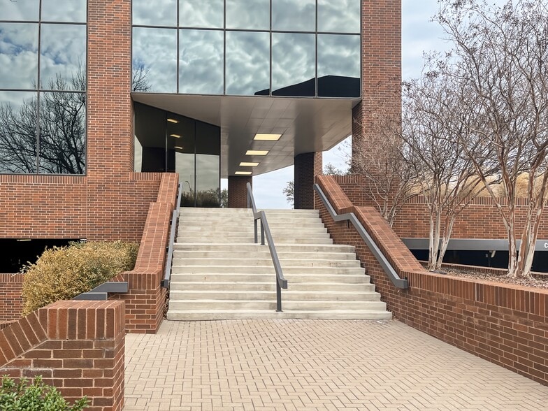 5605 N MacArthur Blvd, Irving, TX for lease - Interior Photo - Image 3 of 14