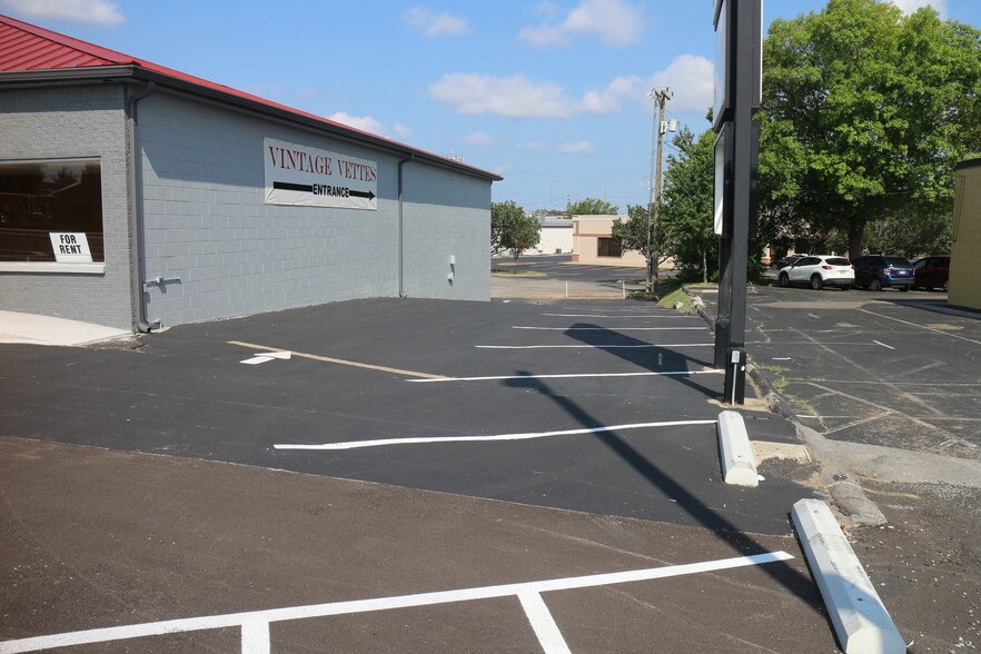 509 Memorial Blvd, Murfreesboro, TN à louer - Photo du bâtiment - Image 3 de 15