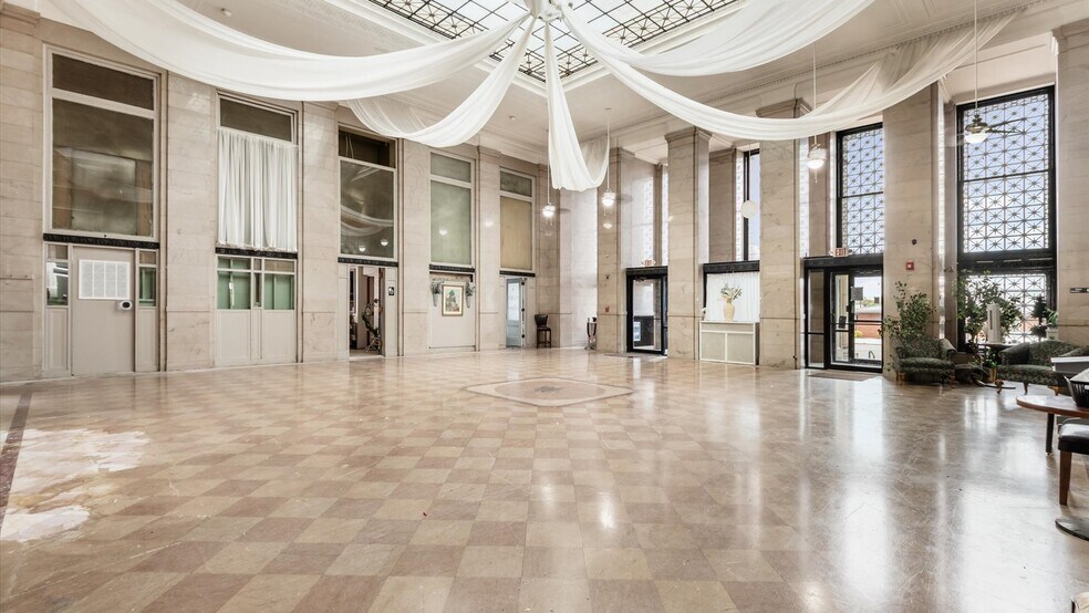 85 E Main St, Newark, OH à vendre - Photo du bâtiment - Image 3 de 24