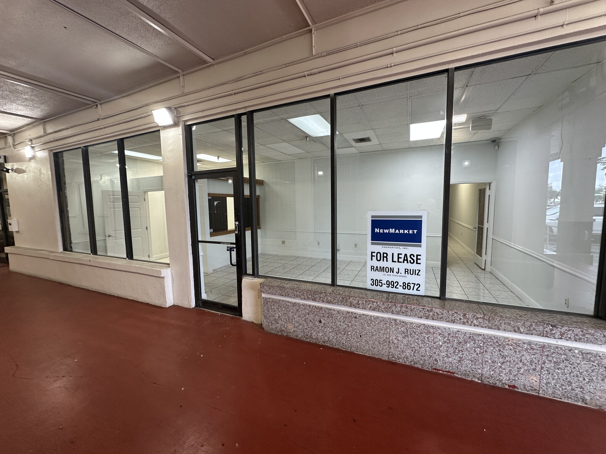 8318-8320 Bird Rd, Miami, FL à louer Photo du bâtiment- Image 1 de 4