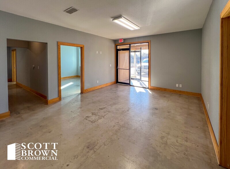212 Lake Rd, Bridgeport, TX à louer - Photo du bâtiment - Image 2 de 16