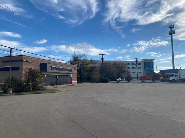 2524 La Salle Ave, Waco, TX for sale - Building Photo - Image 2 of 2