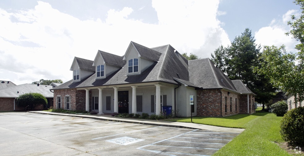10528 Kentshire Ct, Baton Rouge, LA for lease - Primary Photo - Image 1 of 12