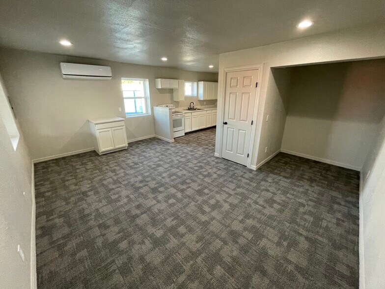 7447 W 78th St, Tulsa, OK à louer - Photo du bâtiment - Image 3 de 11